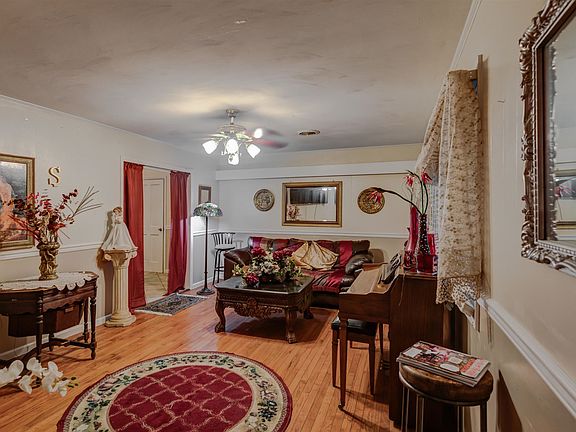 3rd image of 451 Brookwood Dr
