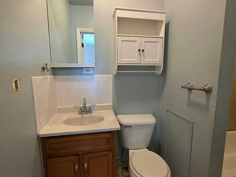 616 W 11th St #3 — Photo 2