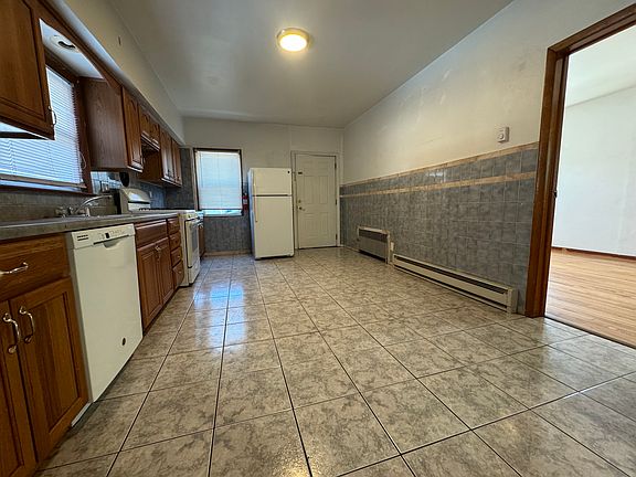 4th image of 444 Ridge Rd