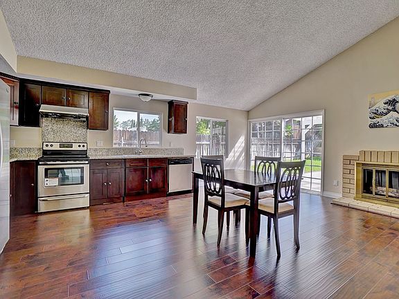 4th image of 2112 S Grandview Ln