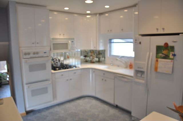 2nd image of 122 Christie St