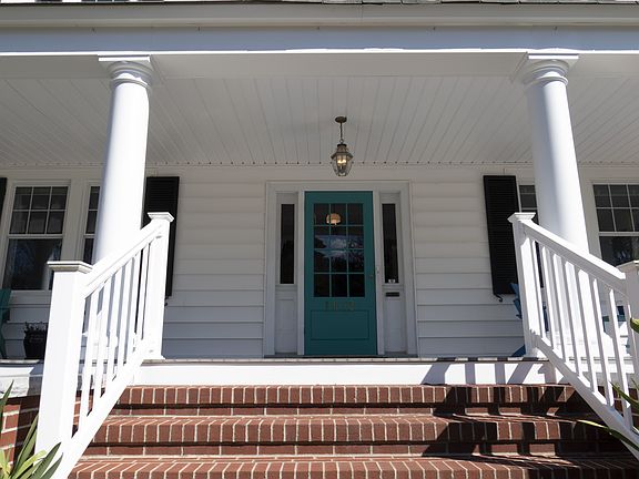 Porch and steps < 5 yrs old