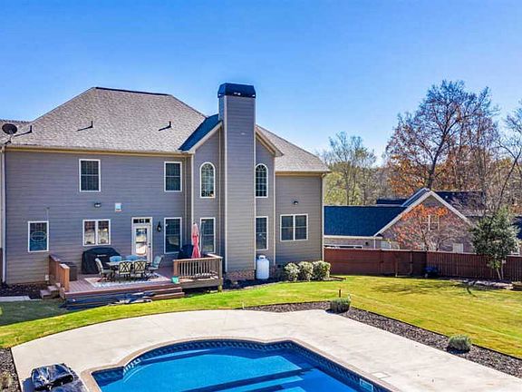 3rd image of 216 Pleasantwater Ct