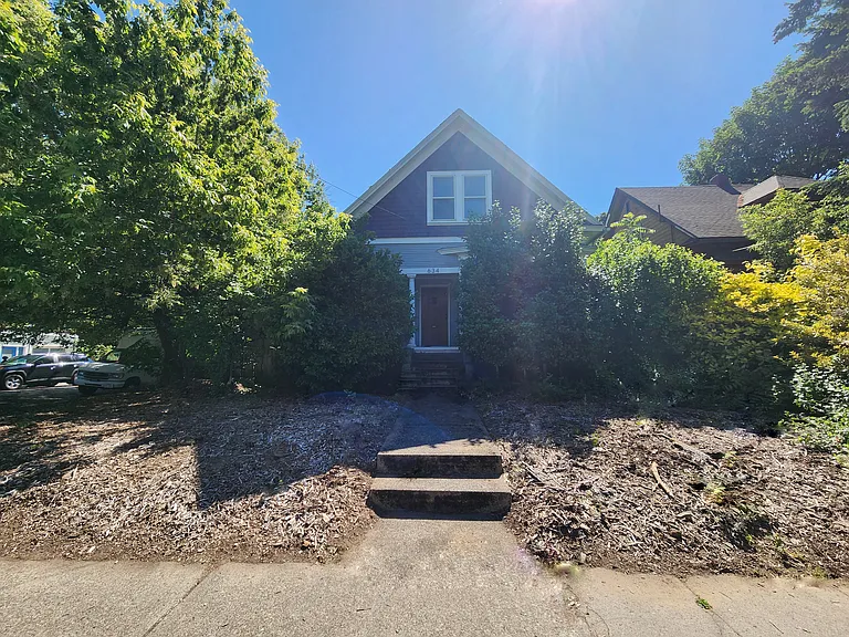 634 NE 28th Ave — Photo 1