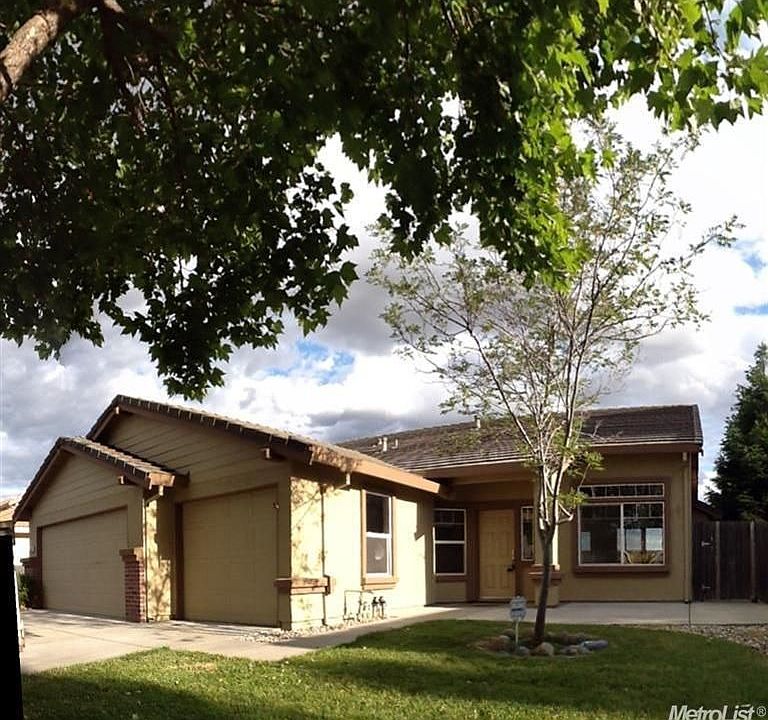 1st image of 2623 1st St