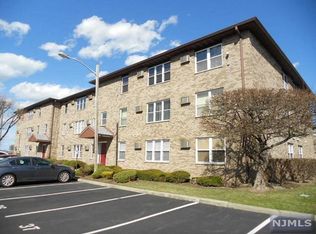 45 Riverview Ct, Secaucus, NJ 07094