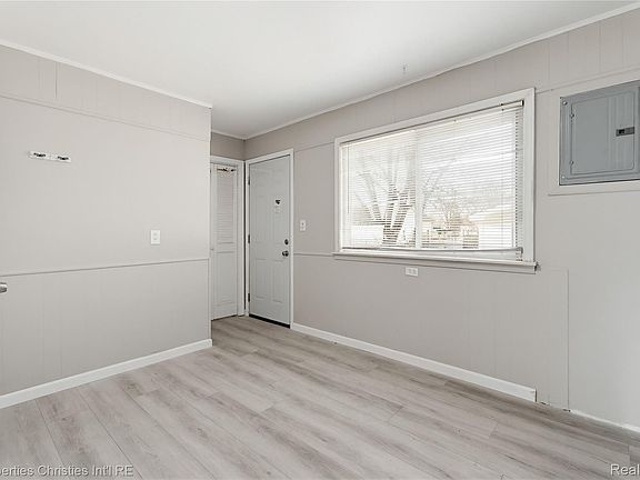 4th image of 14921 Myola Ave