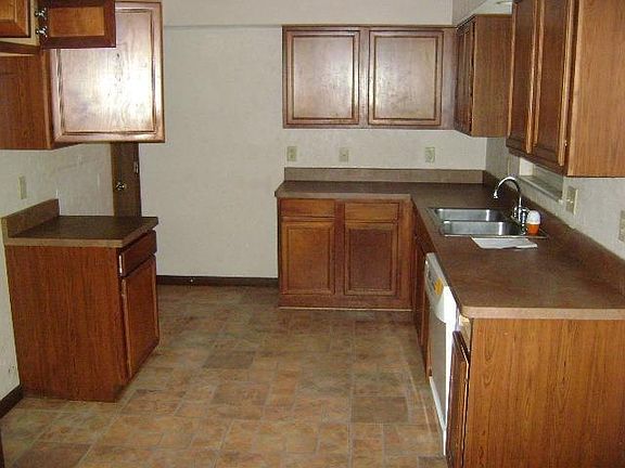 4th image of 406 Genetta Dr