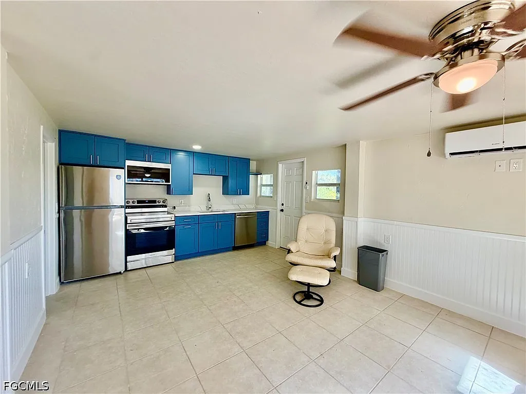 1 bed, 1.0 bath, 700 sqft, $1,600 — Photo 2