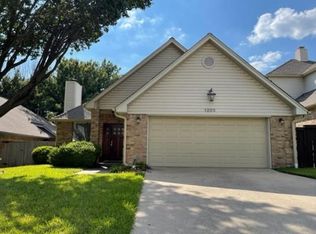 1205 Olde Towne Dr, Irving, TX 75061