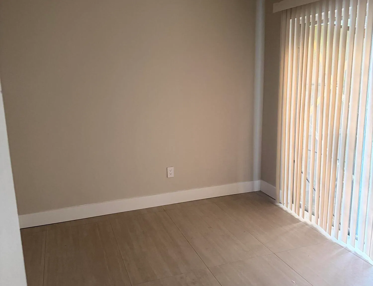 3 bed, 2.0 bath, 1025 sqft, $2,350 — Photo 3