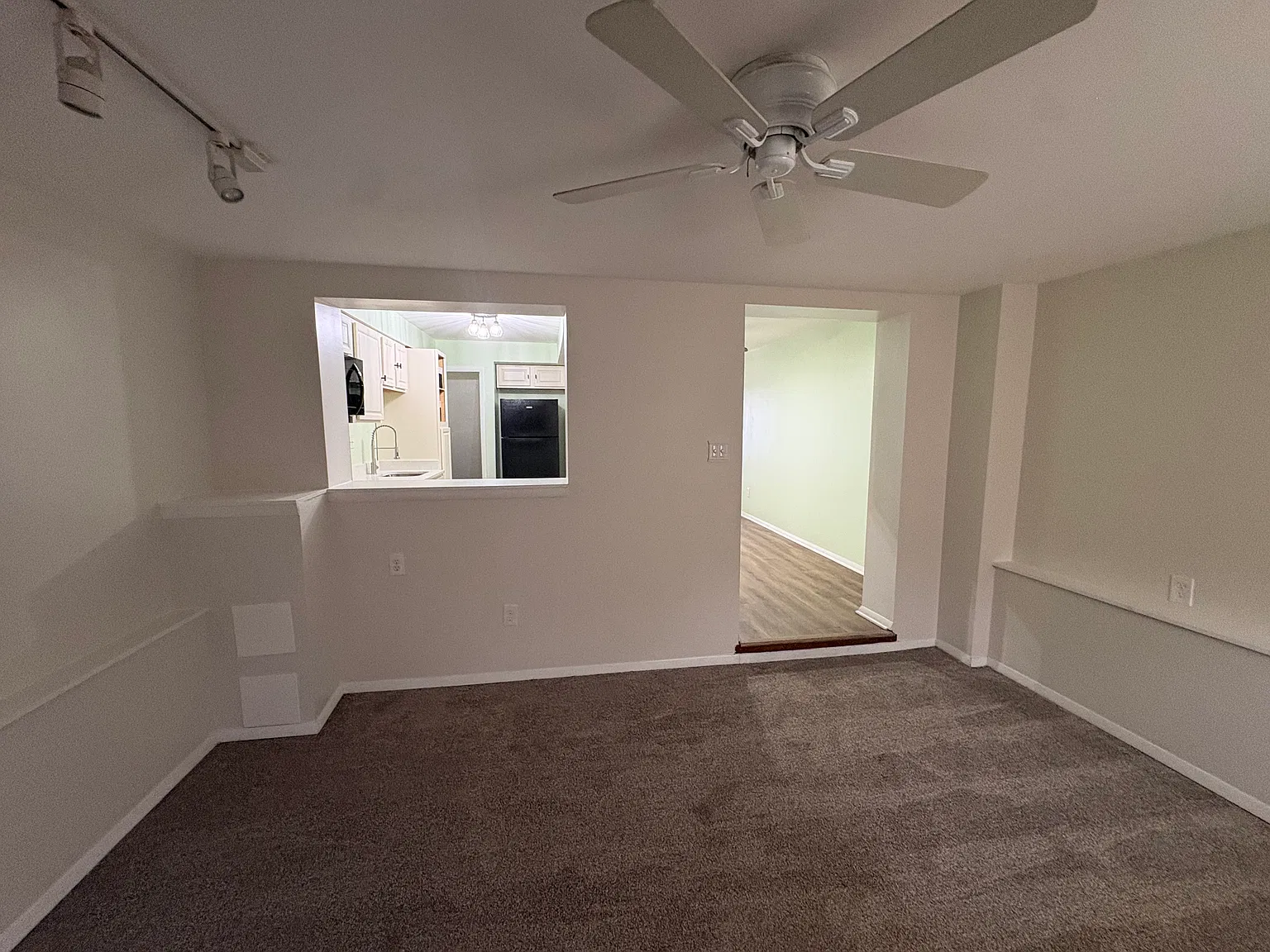 3 bed, 1200 sqft, $2,400 — Photo 2