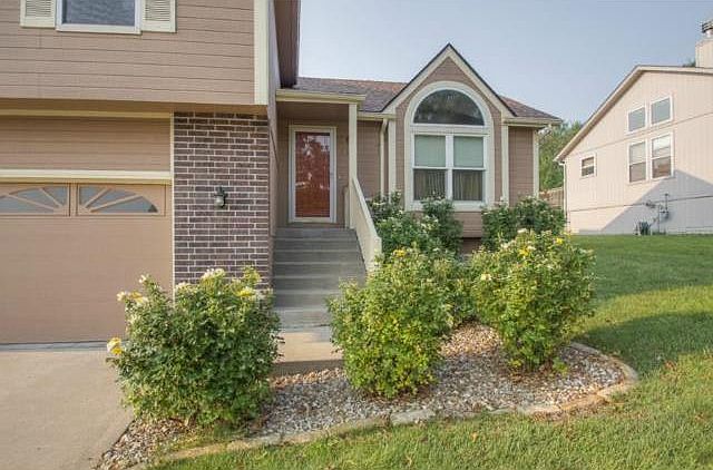 2nd image of 514 NE Leann Dr