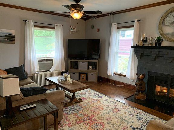 4th image of 315 Alexandria Ave