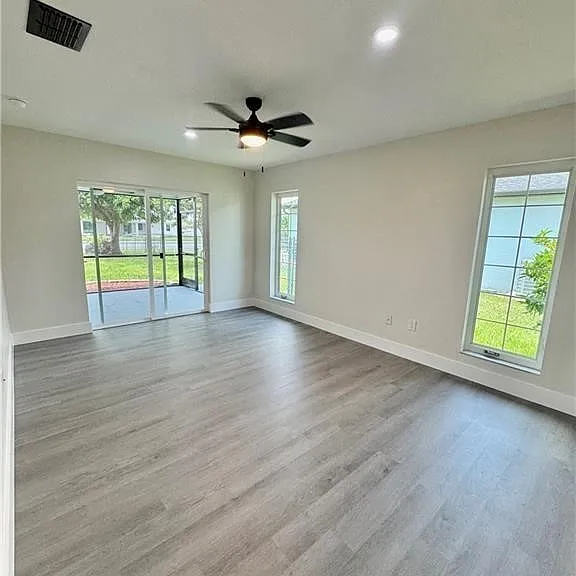 145 SW 28th Ter — Photo 8