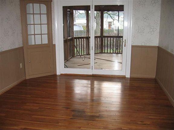 4th image of 421 Bowman Ave