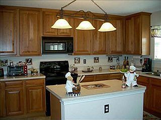 5th image of 5324 Throckmorton Dr