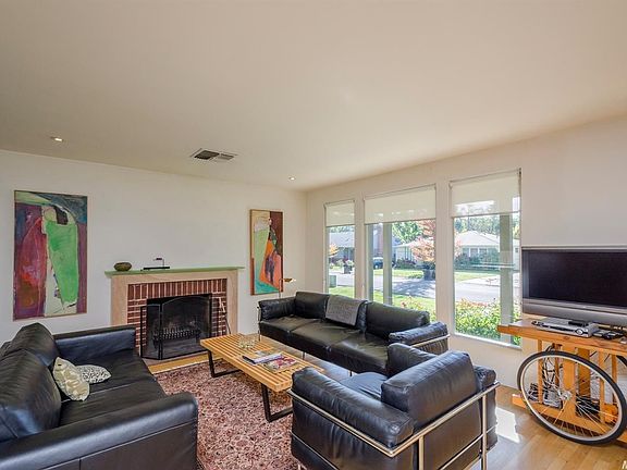 4th image of 2112 Ione St
