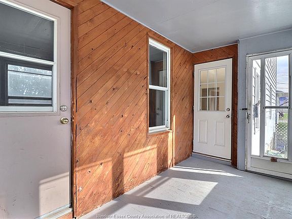 3rd image of 2640 Whelpton St