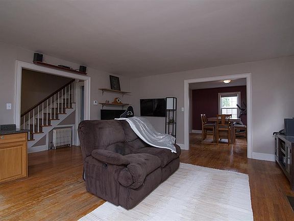 5th image of 40 Stewart Ave