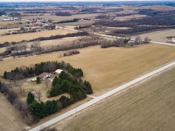 N6319 Hilltop LANE, Johnson Creek, WI 53038