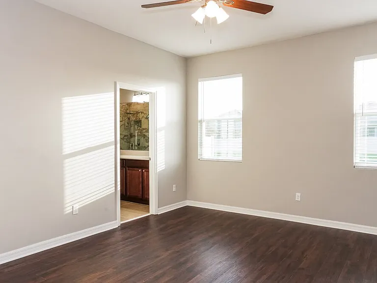 1859 Castleton Dr — Photo 6