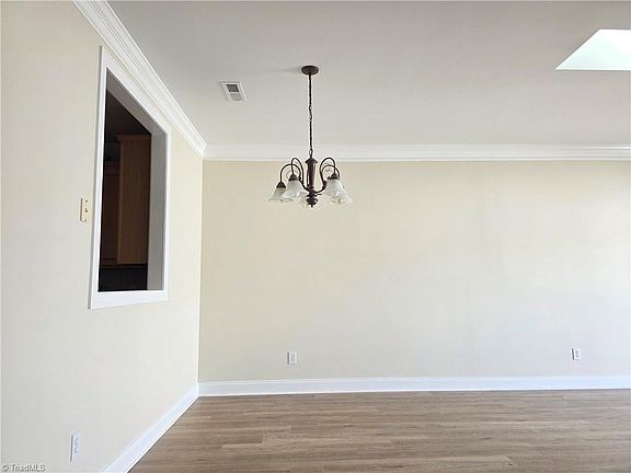 5th image of 4293 Lumsden Ln