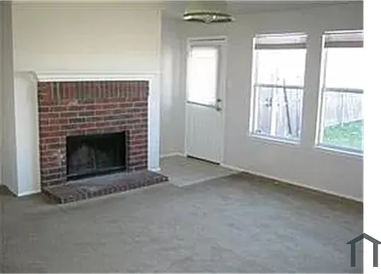 6 bed, 2046 sqft, $2,600 — Photo 4