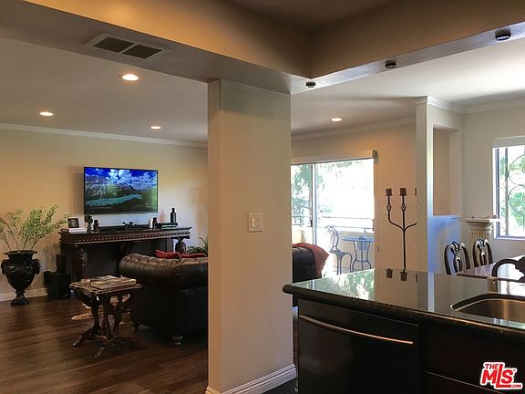 4th image of 6760 Hillpark Dr APT 405