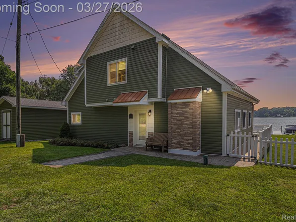 3174 Nisbet Rd, Pinckney, MI 48169