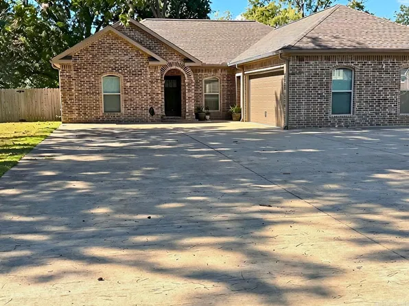 200 S Holt Ave, Tuckerman, AR 72473