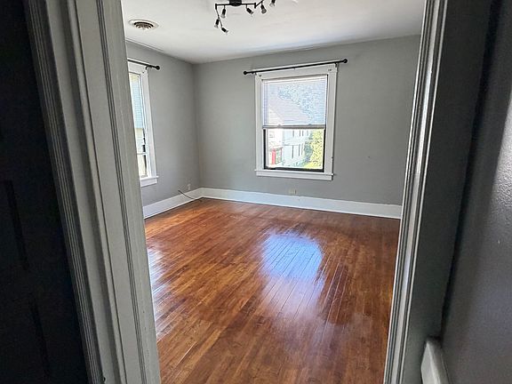 2nd image of 35 Slater St Floor 2