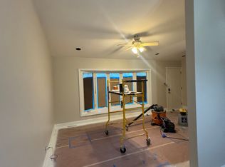 807 Mayfield Dr, Round Lake Beach, IL 60073