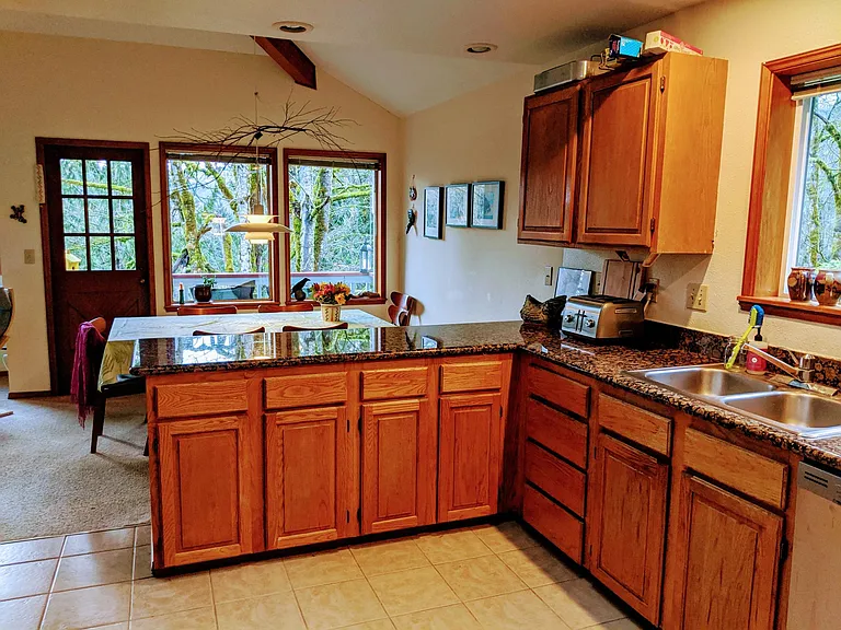 350 SW Mount Baker Dr — Photo 4