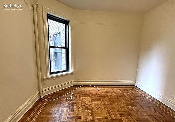 4th image of 2708 Broadway APT 14