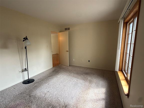 5th image of 32972 Maple Lane Cir