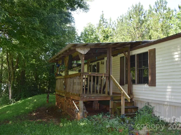 8 Wayne Hyatt Dr, Marion, NC 28752