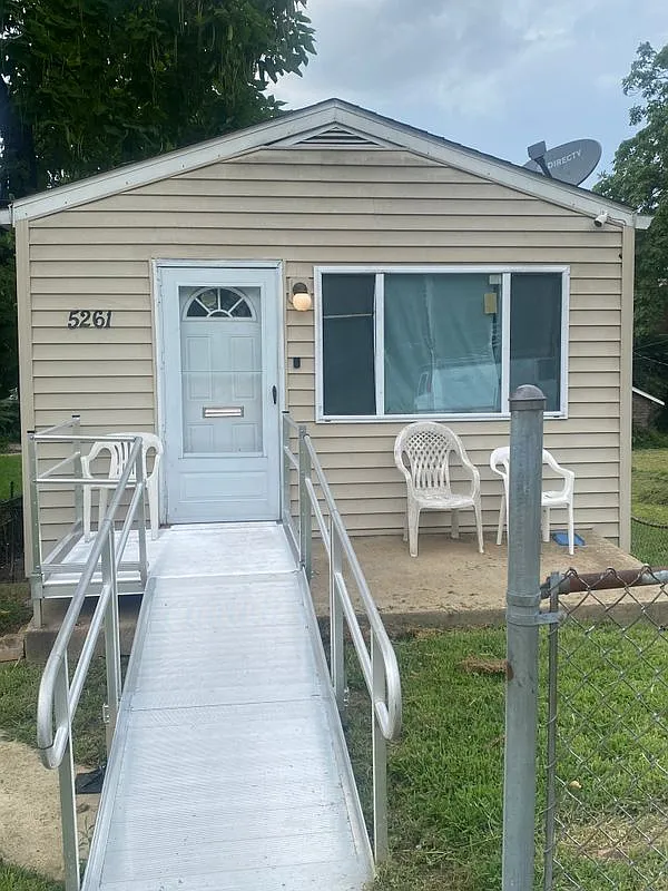 1 bed, 1.0 bath, 640 sqft, $700 — Photo 1