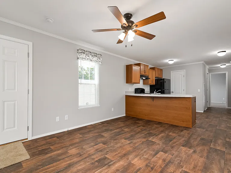 Center Manor — Photo 28
