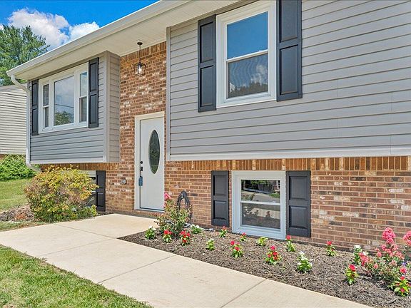 3rd image of 823 Brownwood Dr NW