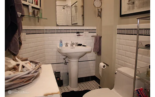 Rented by Douglas Elliman | media 25