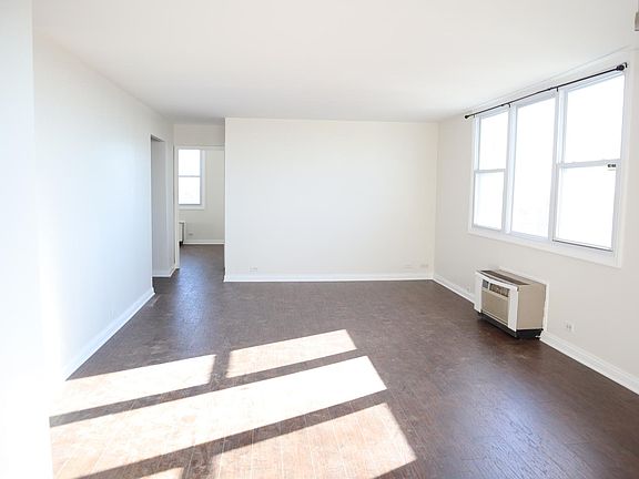 3rd image of 4300 W Ford City Dr APT 1006