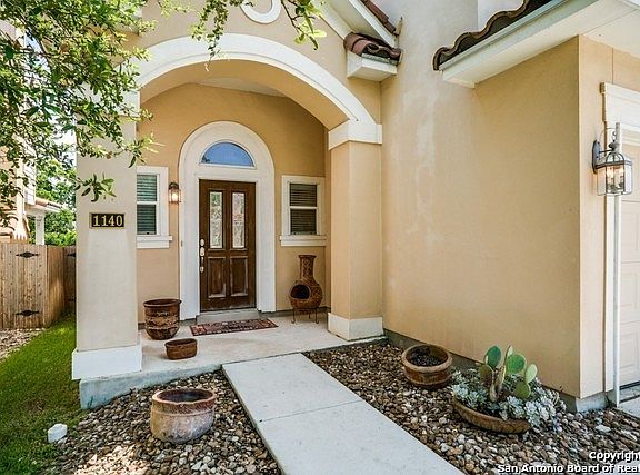 3rd image of 1140 Pinnacle Fls
