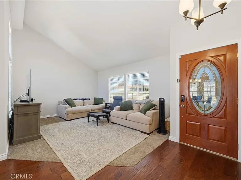 1505 Canterbury Cir — Photo 5