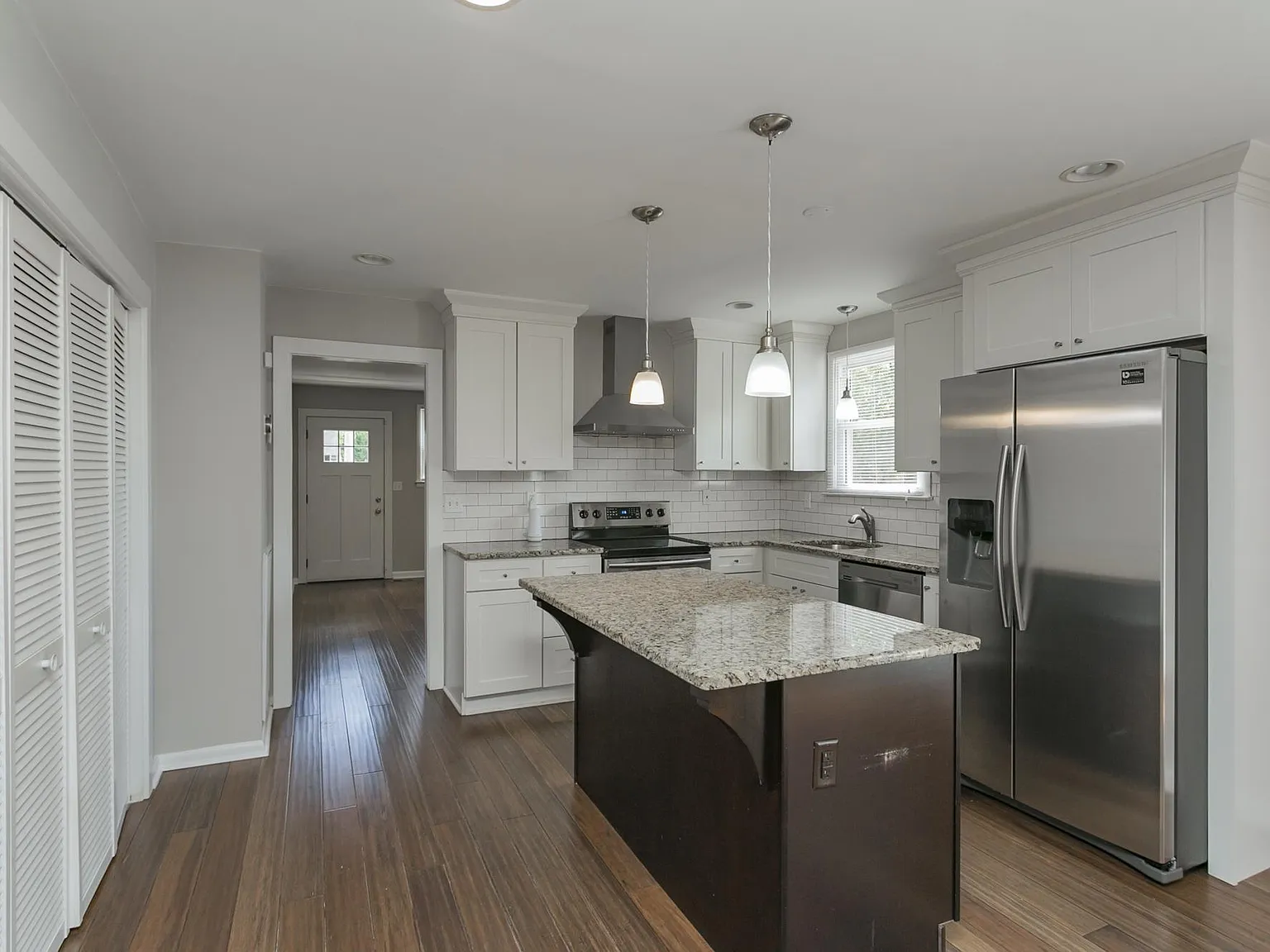3 bed, 1400 sqft, $2,400 — Photo 4
