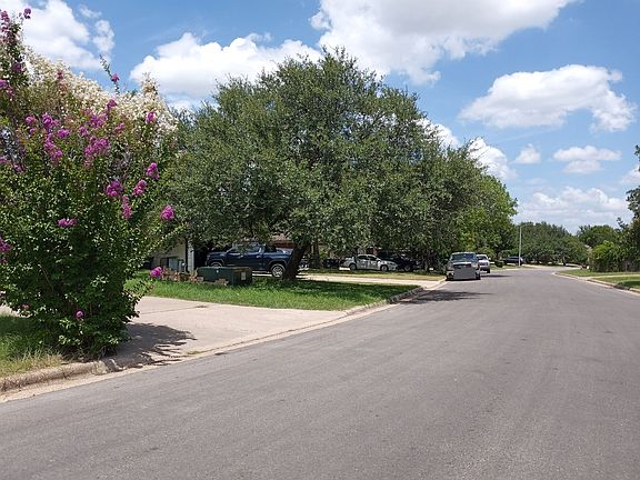4th image of 837 Eagles Way