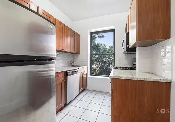 5th image of 170 Bleecker St APT 2S