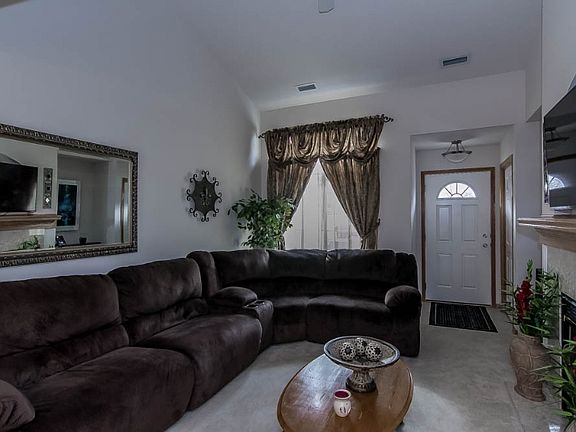 3rd image of 4013 NE Gardenia Ln