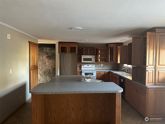 3rd image of 119 Silver Drive