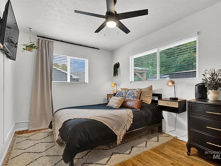 220 N Owyhee St — Photo 9